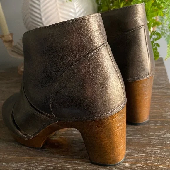 Dansko Delphina Leather Platform Peep Toe Block Heel Clog Booties 38 Aged Bronze - Picture 7 of 16